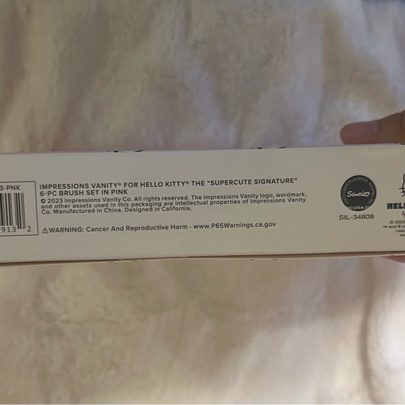 Hello Kitty  "Supercute Signature" 6-Pc Brush Set Pink NEW in BOX Impressions - Picture 4 of 4